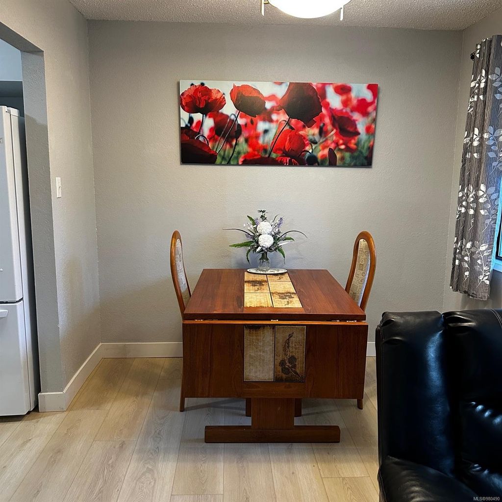 listing image 16044481057684149511
