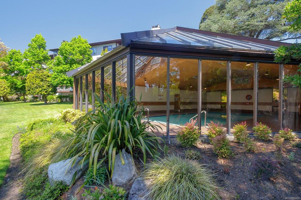 listing image 16044351842411468942