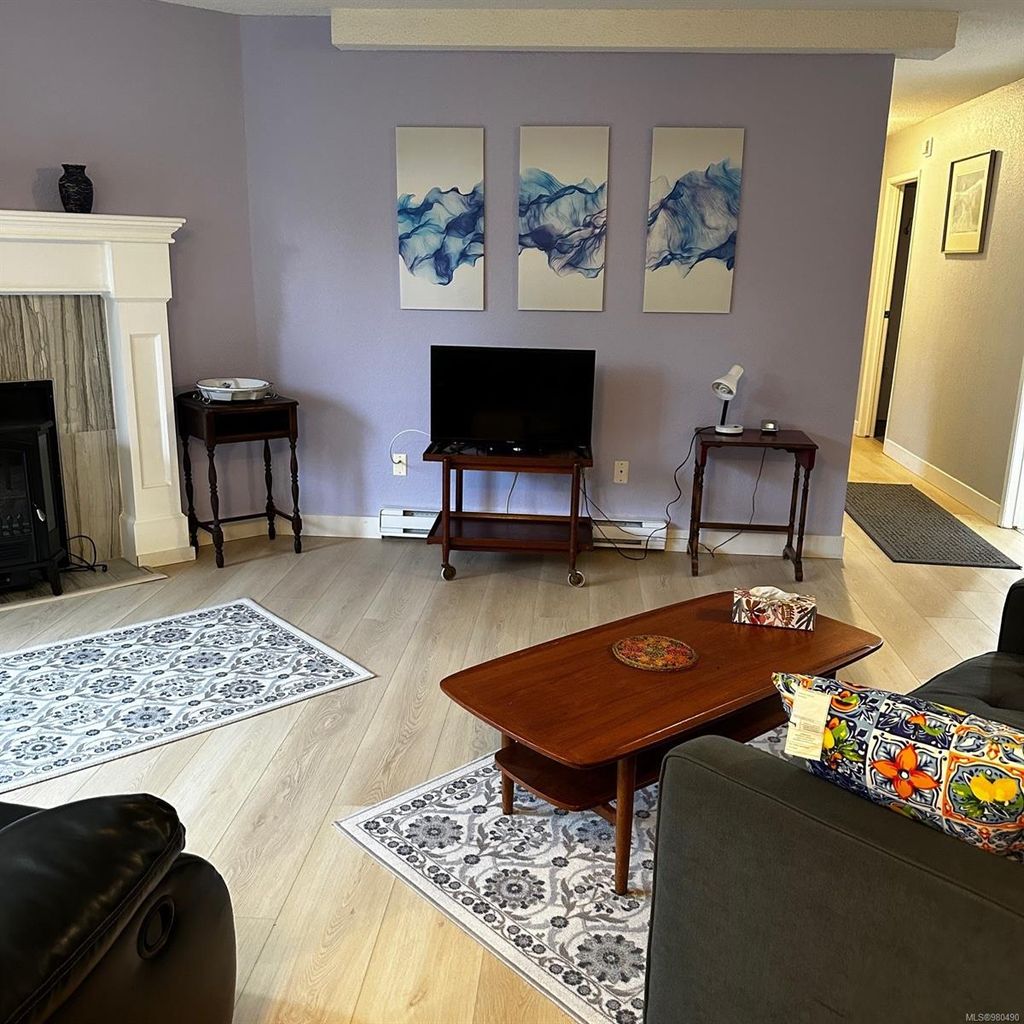 listing image 16046033449367060589