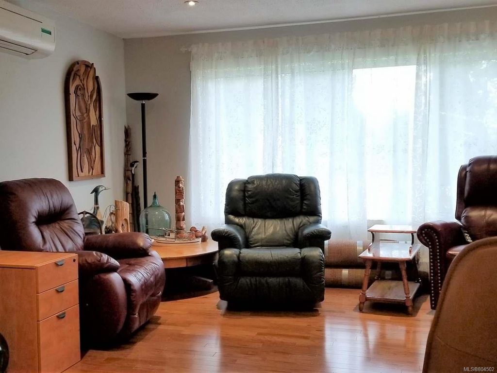 listing image 16048348728049816232