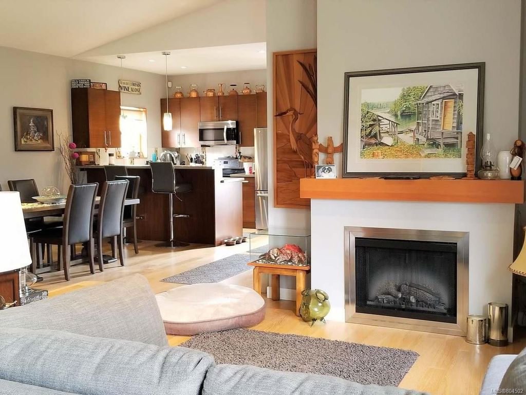 listing image 16048817097992956046