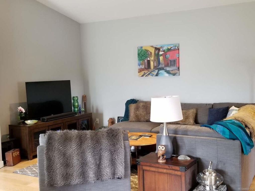 listing image 16042265959045847700