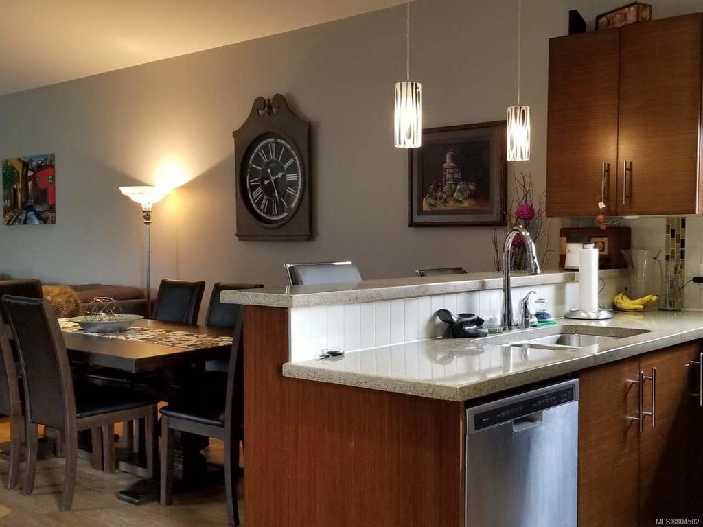 listing image 16046848716435337464