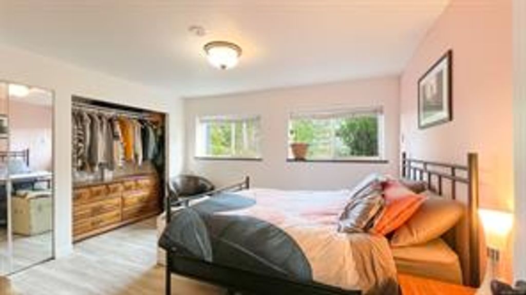listing image 16045587241919243871