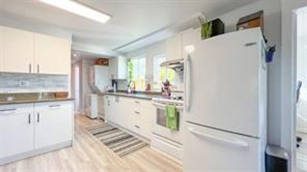 listing image 16048219097607358206