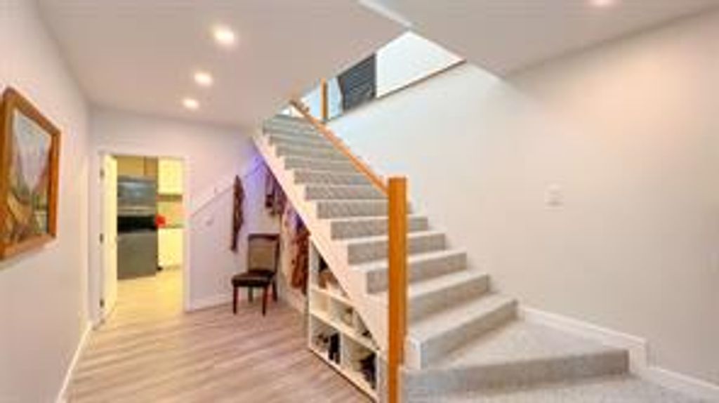 listing image 16043429432745973604