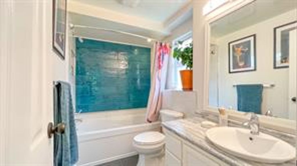 listing image 16049901732342979281