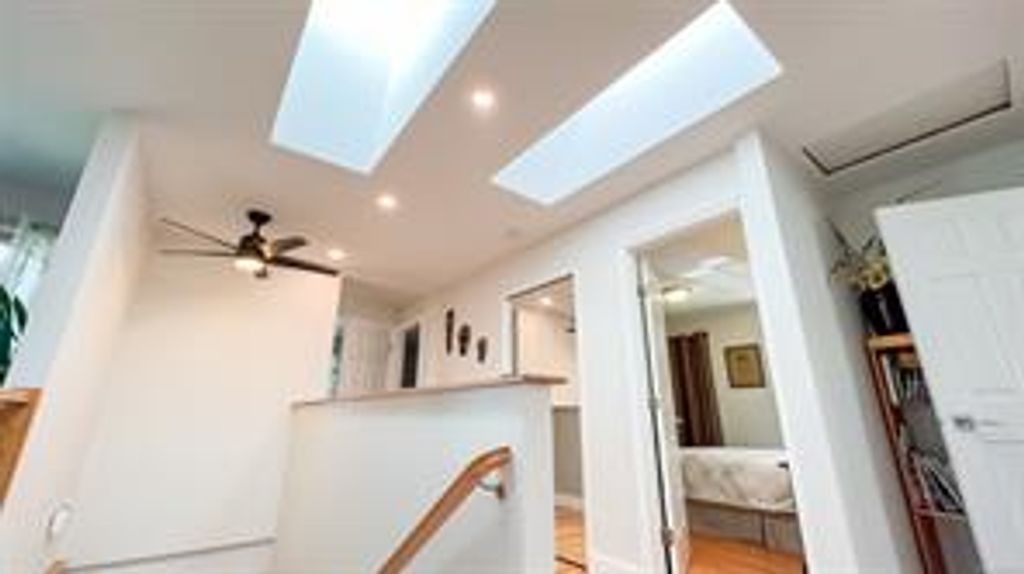 listing image 16048061812067397412