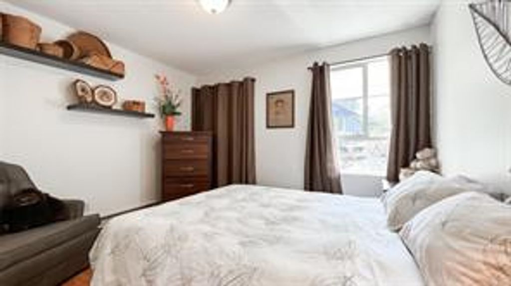 listing image 16047043296861975390