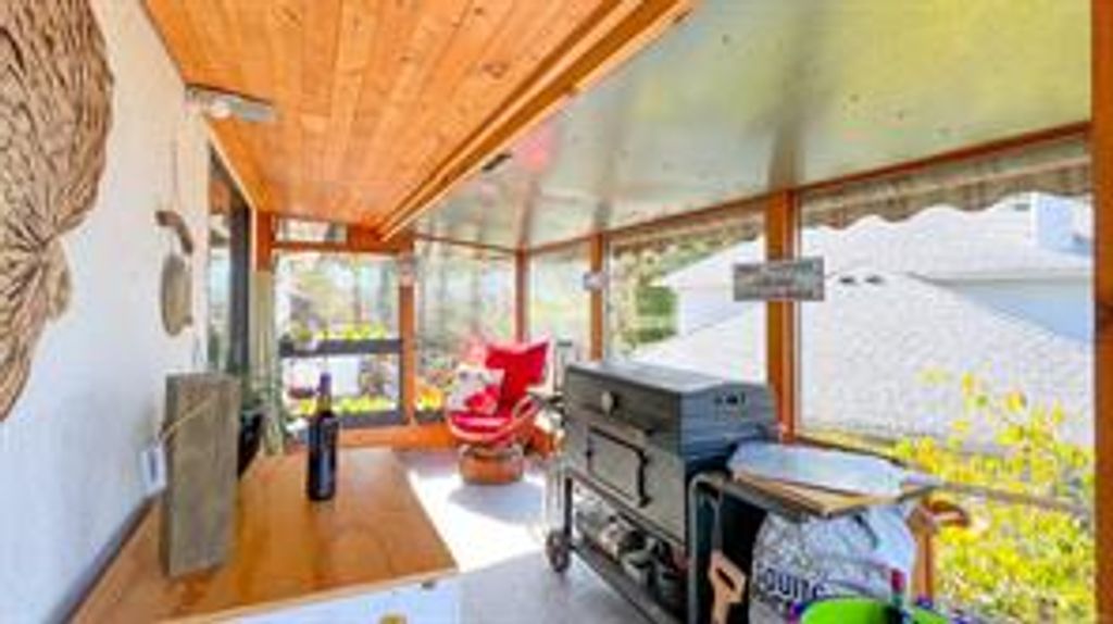 listing image 16049648551618161593