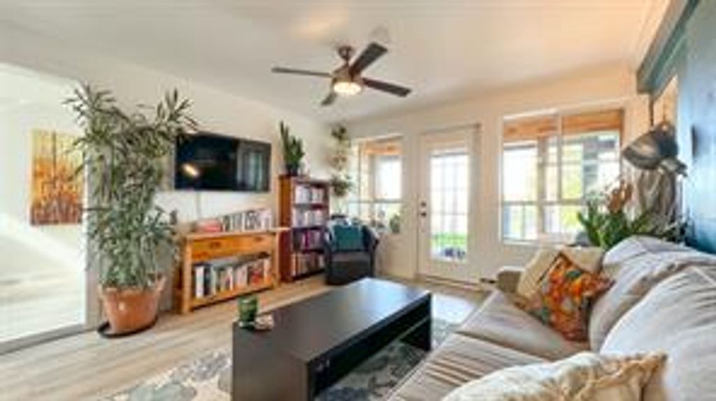 listing image 16044747562399911645