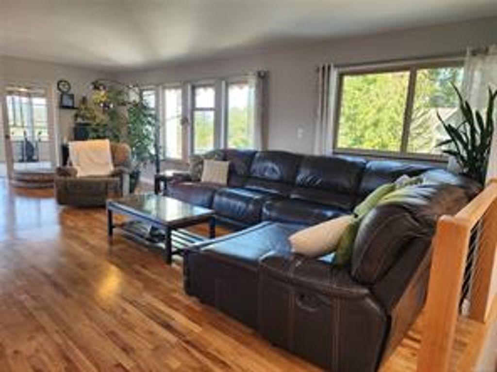 listing image 16043387205715830077