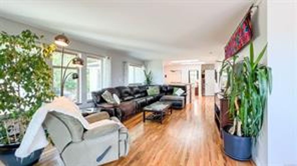 listing image 16041667446142053012