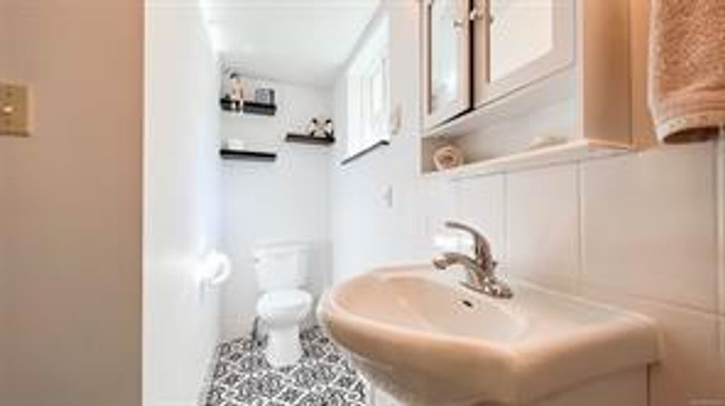 listing image 16048786152051658975