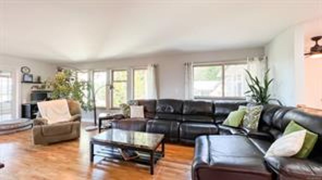 listing image 16043462150843522208