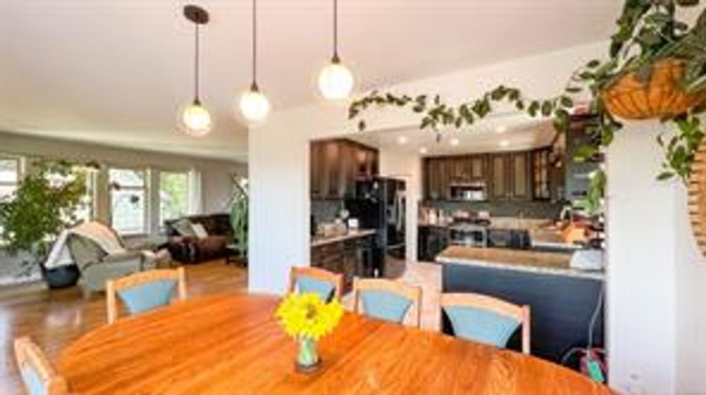 listing image 16045267647371366083