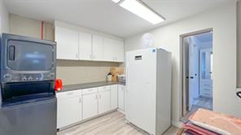 listing image 16045825950179375647