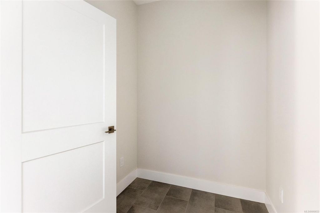 listing image 16049343114799680830