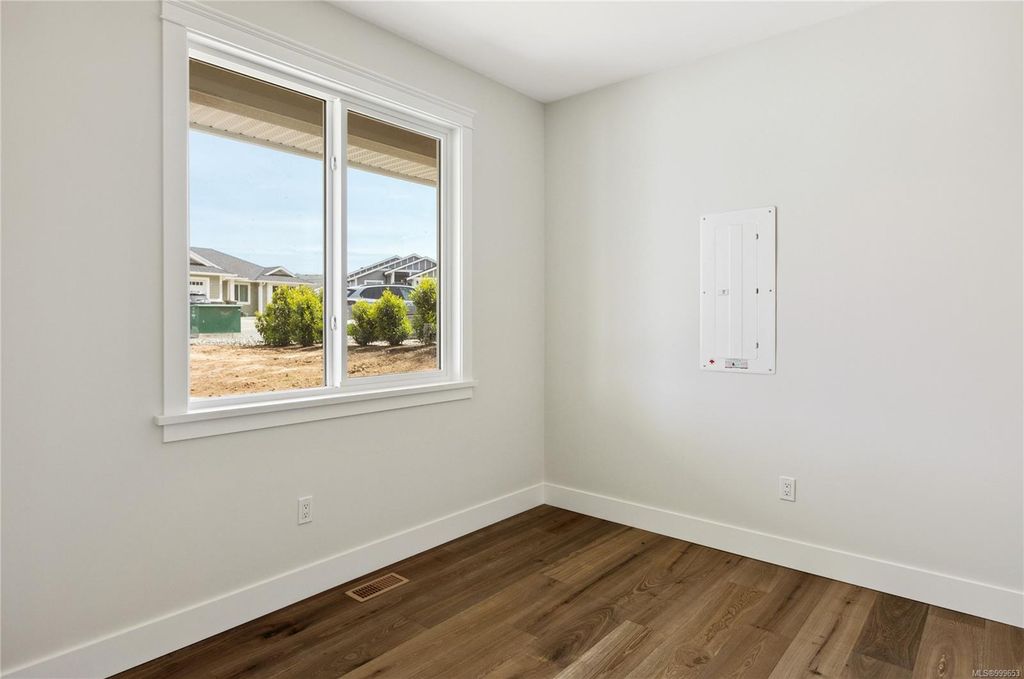 listing image 16043306799471976451