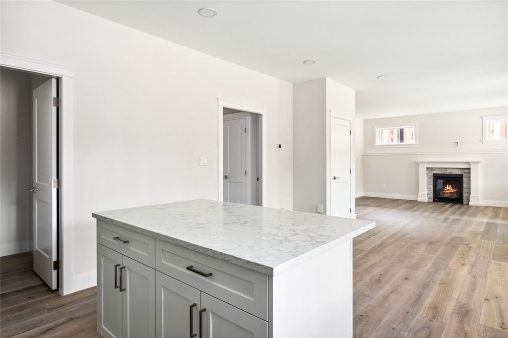 listing image 16045767199820745662