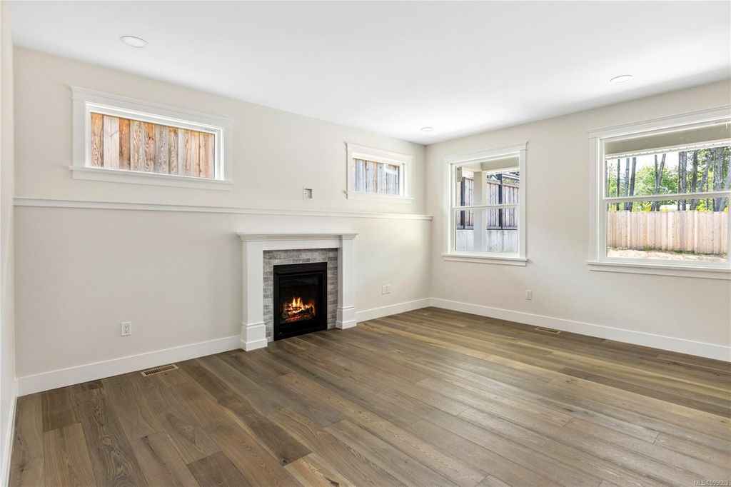 listing image 16044264182869757345