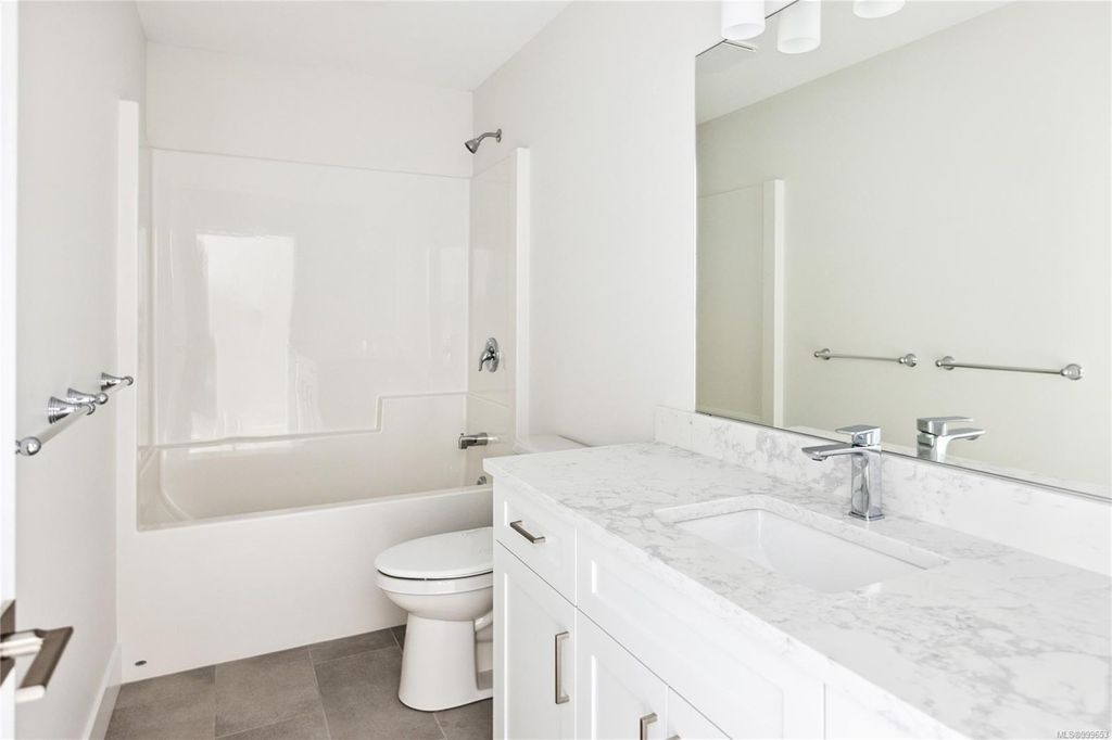 listing image 16049376850528825999