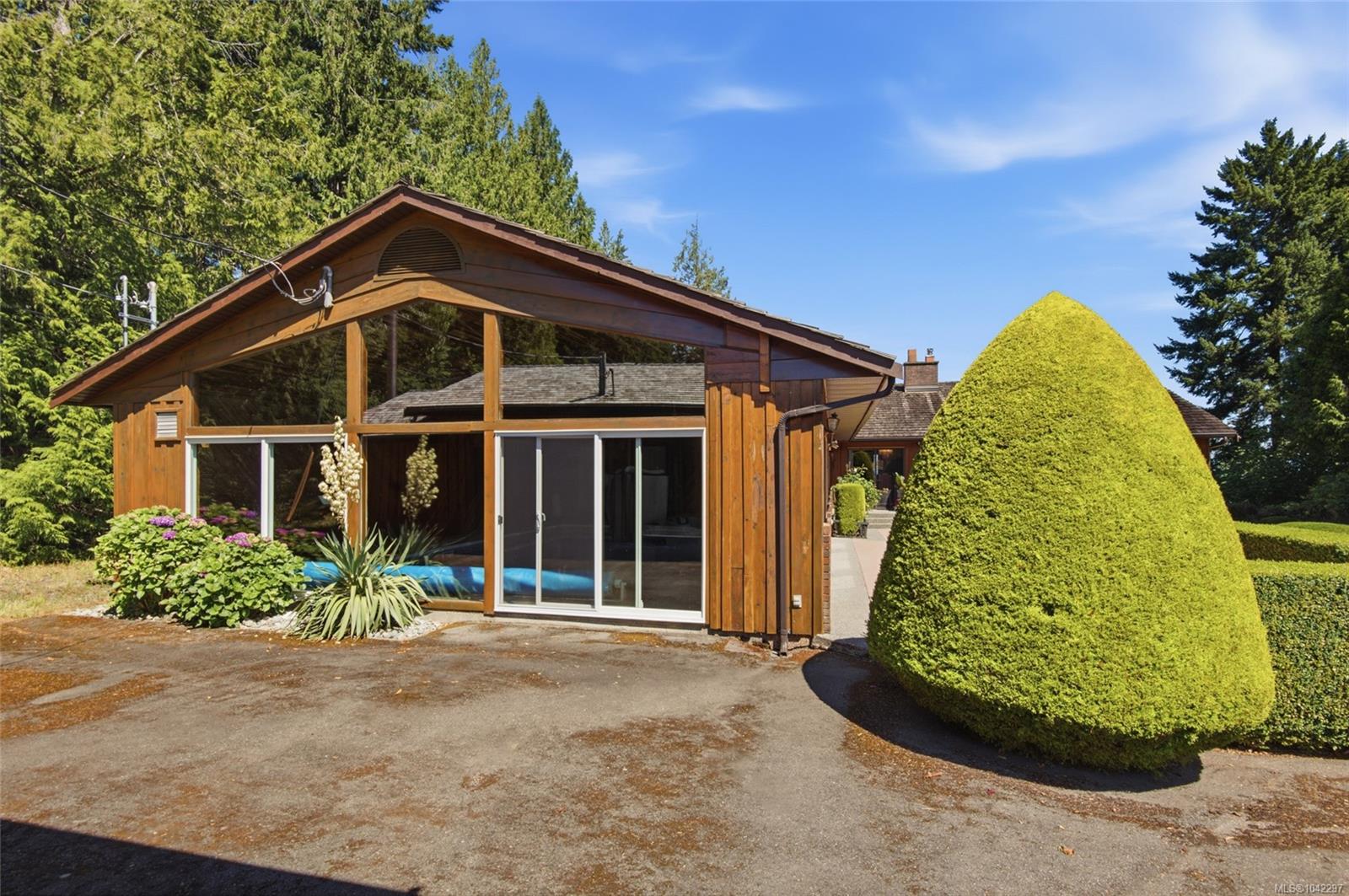 5071 Island Hwy W