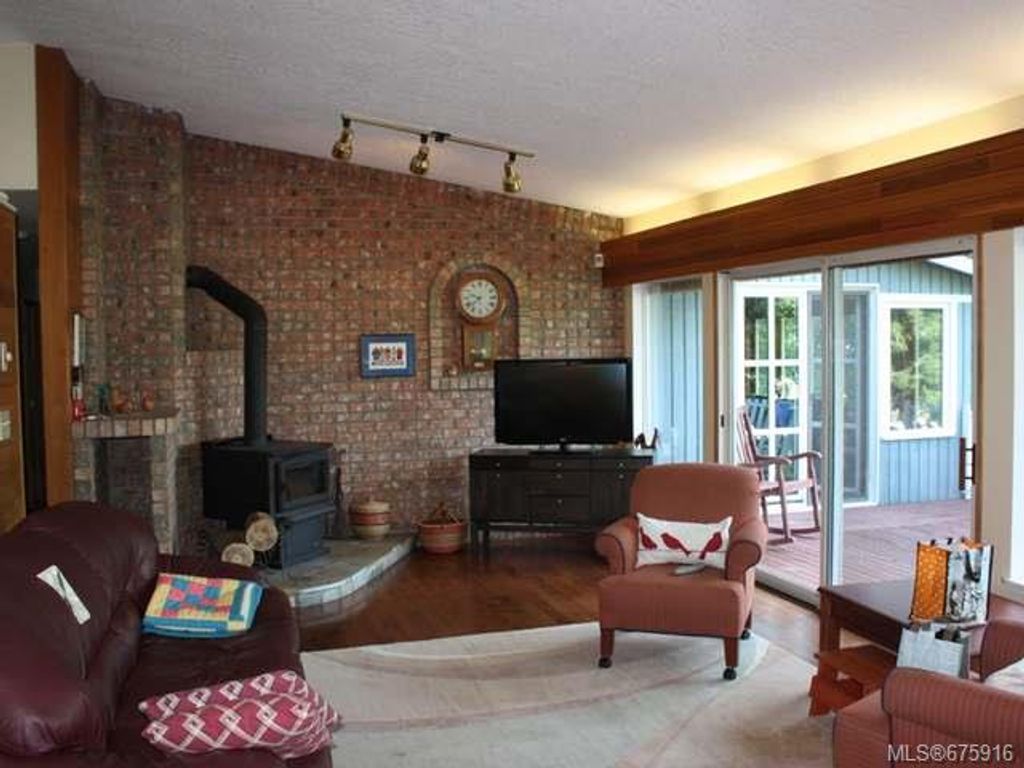 listing image 16049892708375433166