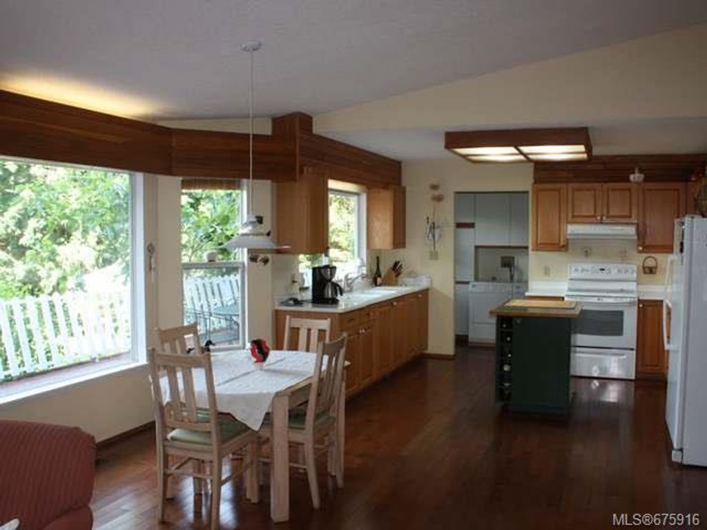 listing image 16048048015975590912