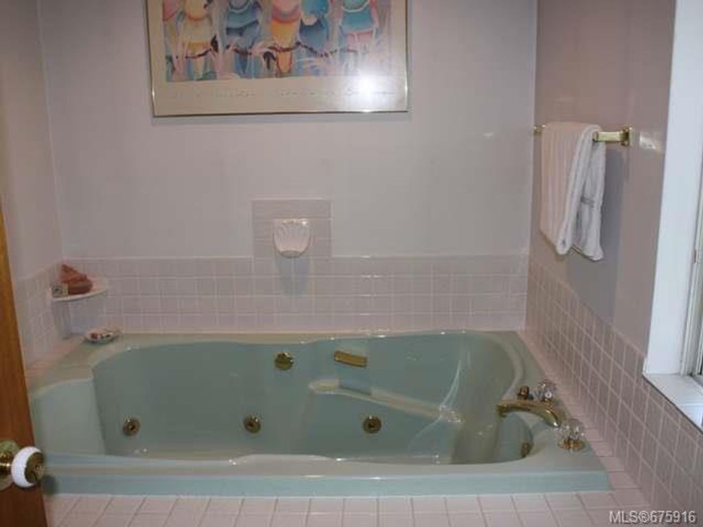 listing image 16043200890335810049