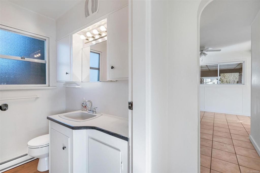 listing image 16048512478684350303