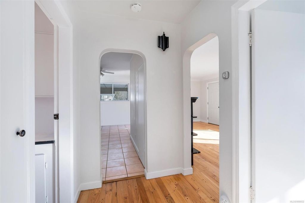 listing image 16048120609236494968