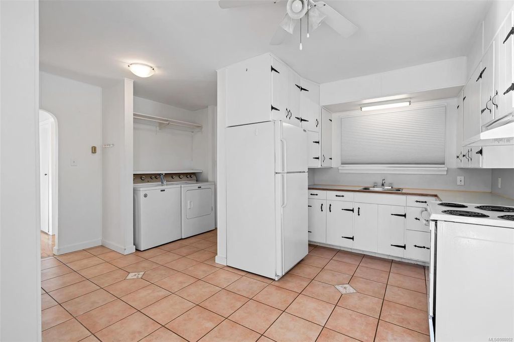 listing image 16040254455347860984