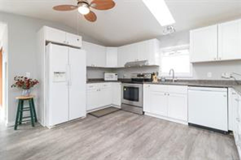 listing image 16049136751128757480