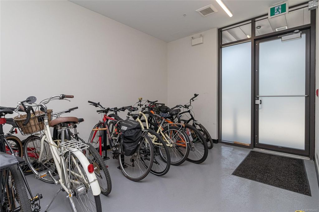 listing image 16048538112794917559