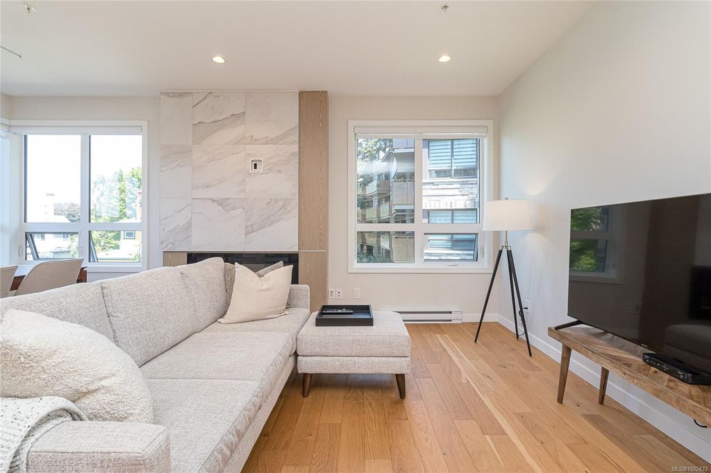 listing image 16046614609479249411