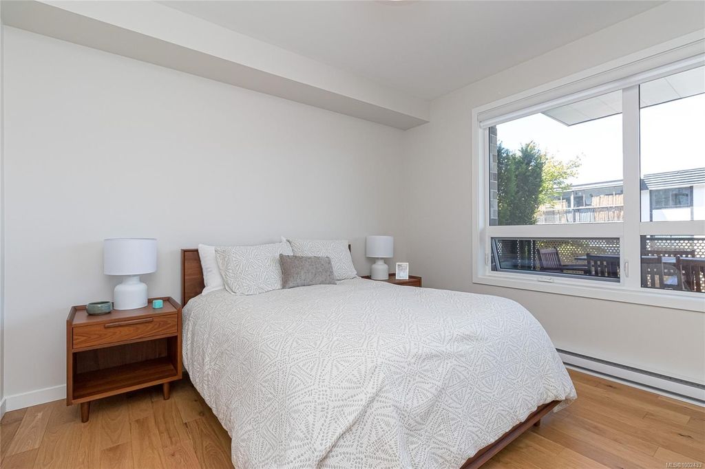 listing image 16045875284060813170