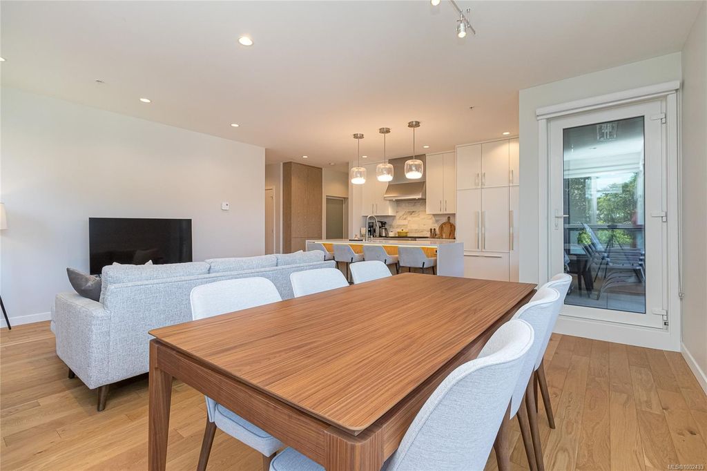listing image 16044137809836057972