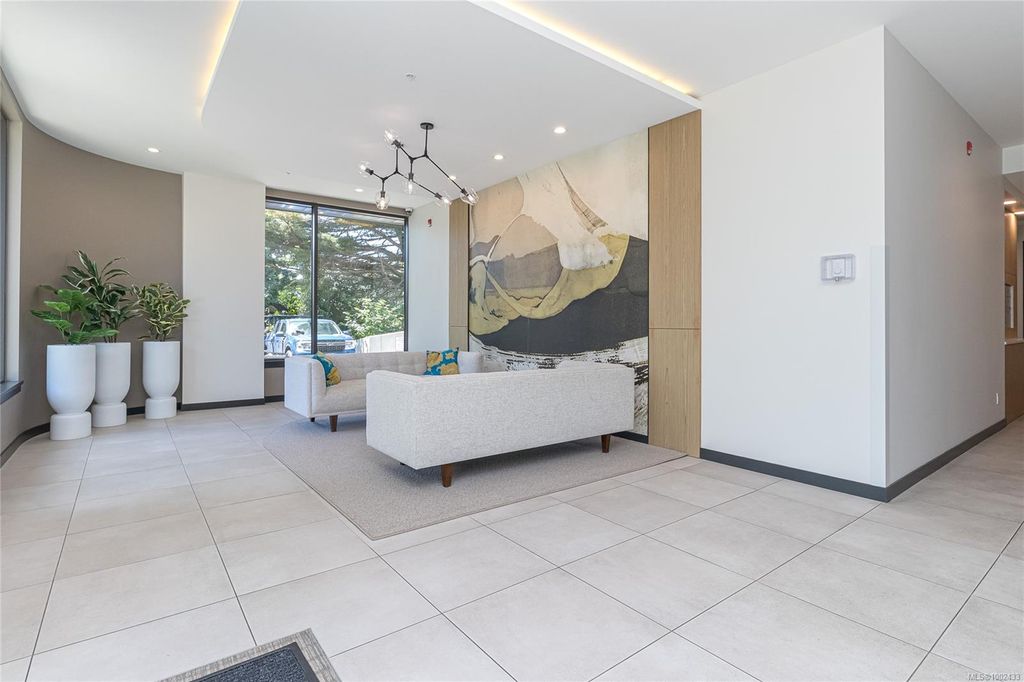 listing image 16049380996440469103