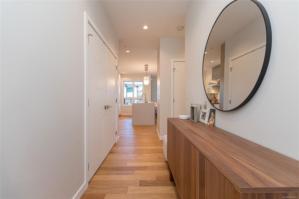 listing image 16044160851711367603