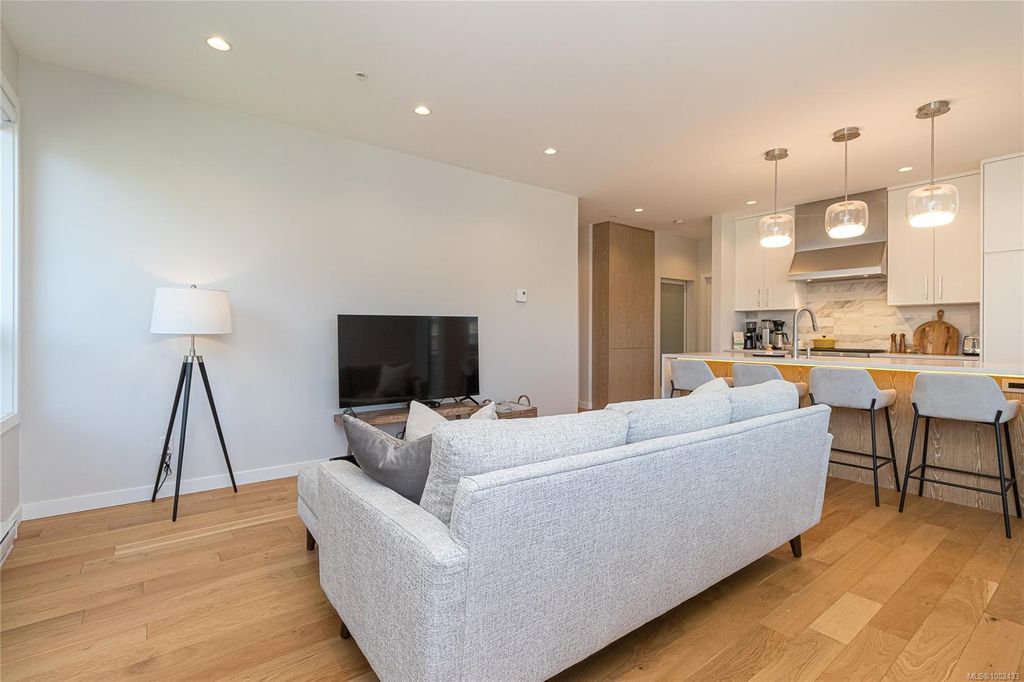 listing image 16046659450169683691