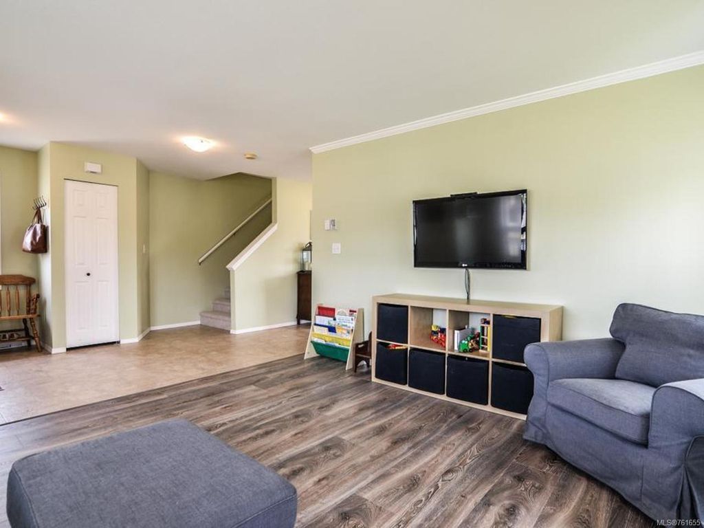 listing image 16042043106740673540