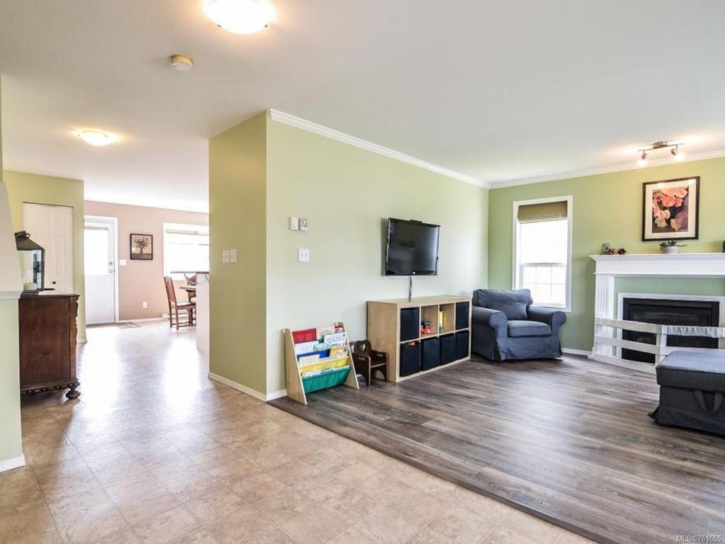 listing image 16049971835876769136