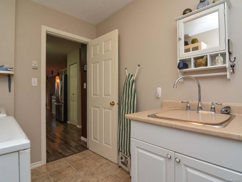 listing image 16042038795900668994