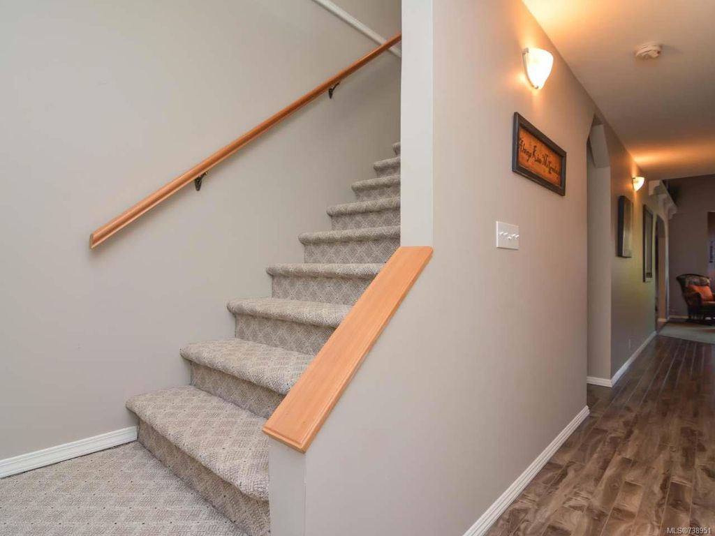 listing image 16049275764256207077