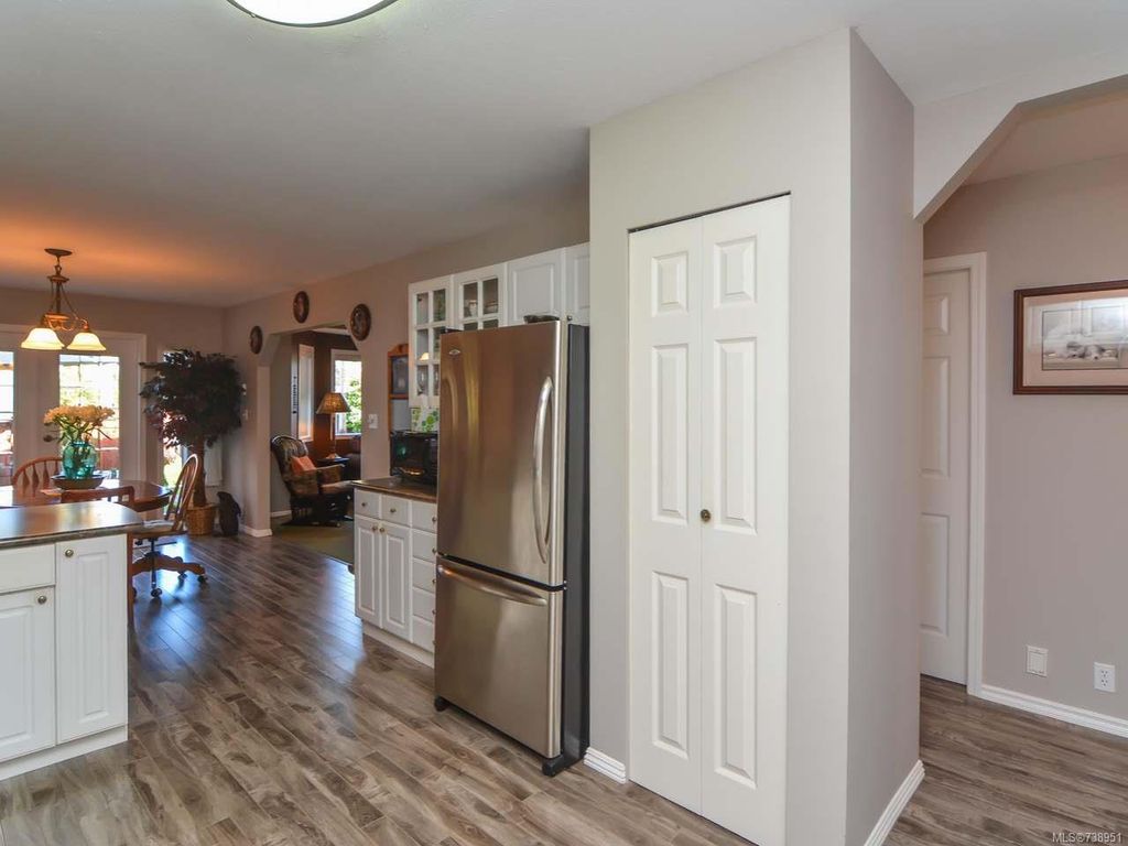 listing image 16040439413439317365