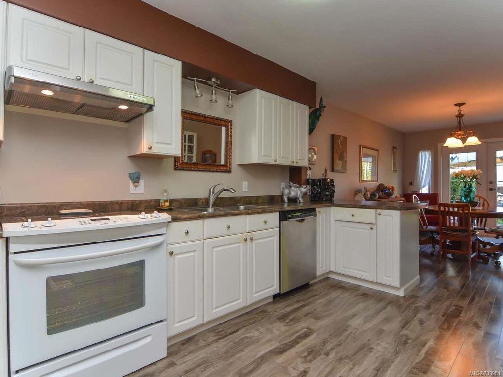 listing image 16042801743795372266