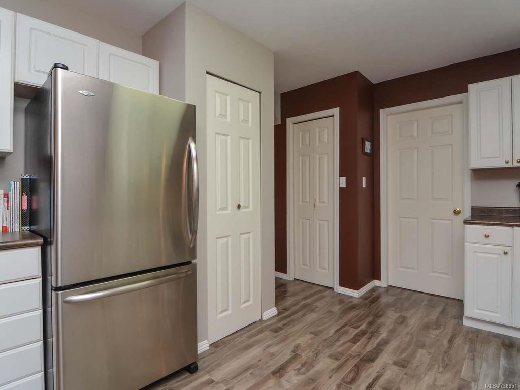 listing image 16043971737644594477