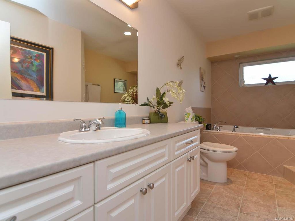 listing image 16048486423467769874