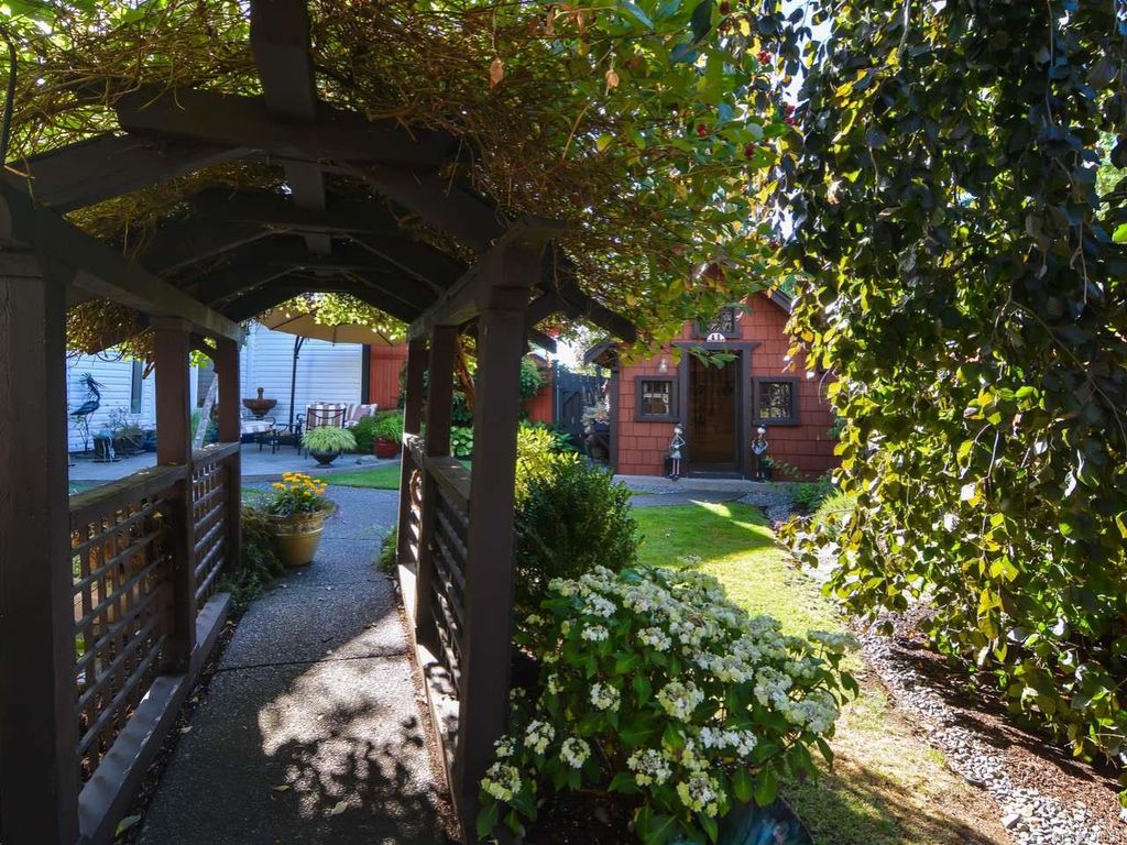 listing image 16041318756403064512